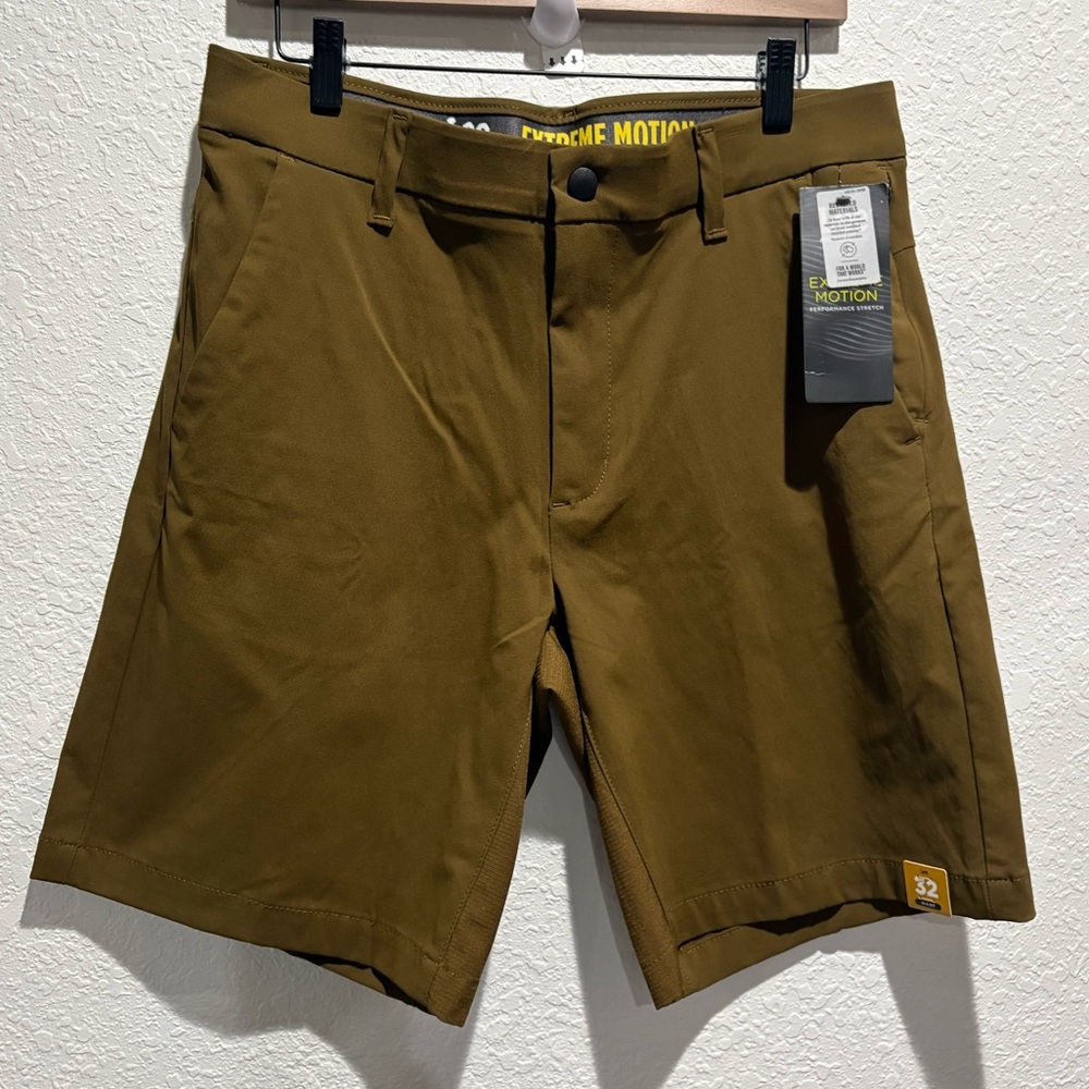 LEE EXTREME MOTION* OLIVE/BROWN COLOR* MEN SHORTS‎ SIZE 32* NWT*